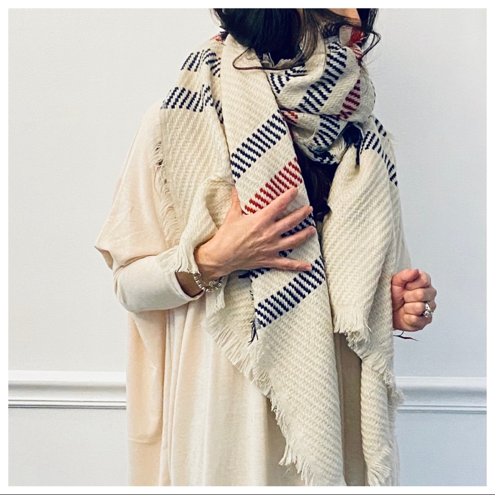 ✨RESTOCKED✨Gorgeous oversized Cashmere scarf/shawl - Picture 3 of 9